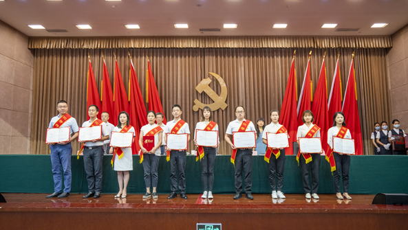 成都房协一名党员荣获成都市社会组织第二综合党委“2021年优秀共产党员”表彰